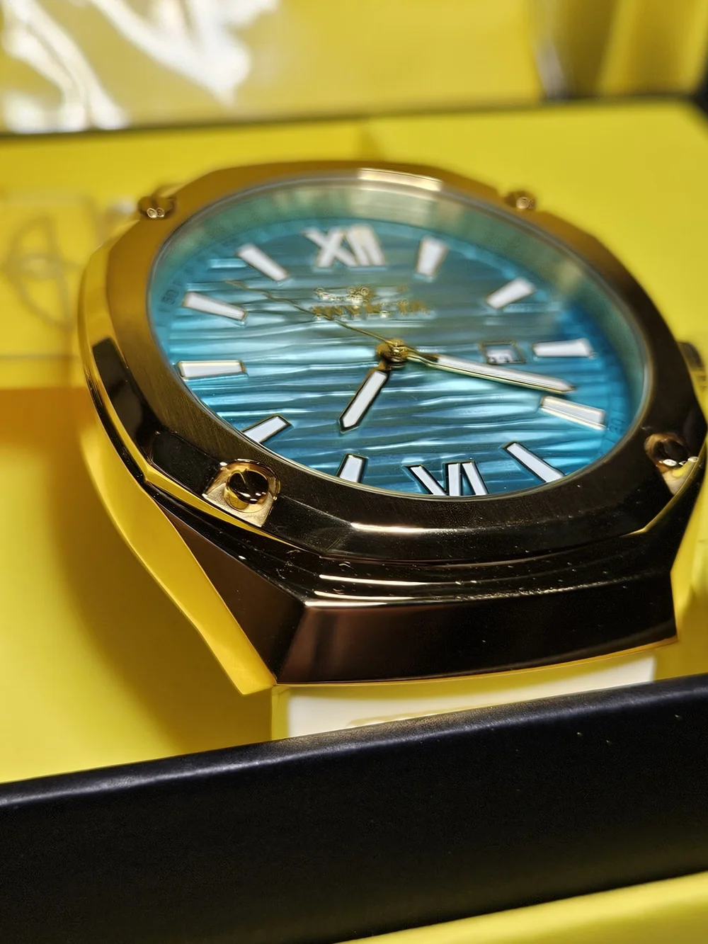 NWT Invicta Akula 50694 Gold Tone 48mm Blue Wave Dial White Silicone Men's Watch